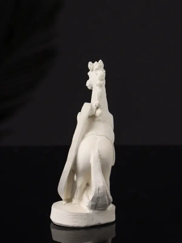 Фигура "Конь с подковой" 10х6х4 см, натуральный, гипс