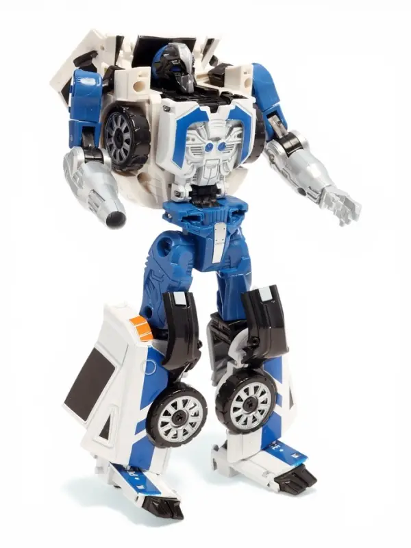 Робот &laquo;Полицейская машина&raquo;, с металлическими элементами, трансформируется