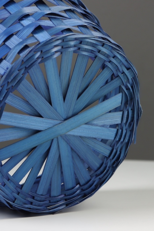 Корзина плетёная, 20×20×9 см, ручка h=25 см, бамбук, синий