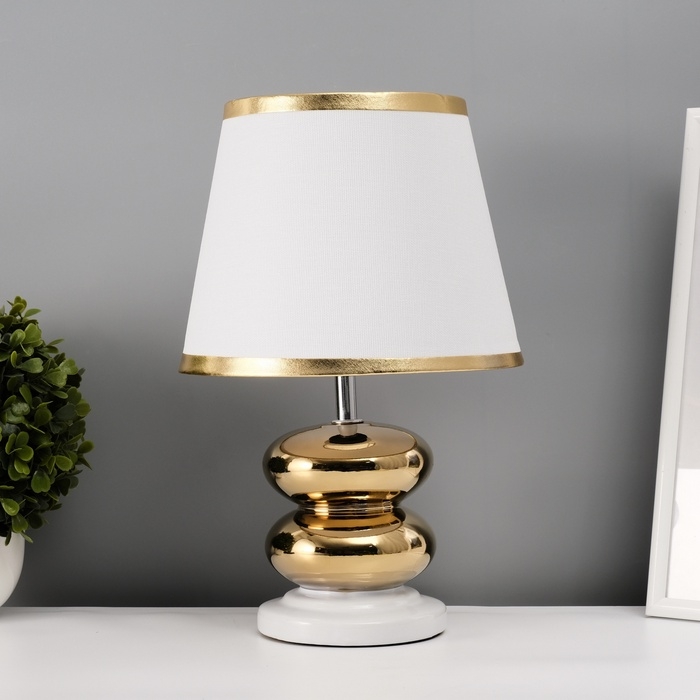 Настольная лампа с абажуром RISALUX «Роса», 1×40 Вт, Е27, белый/золото, 20×20×32 см Настольная лампа с абажуром RISALUX «Роса», 1×40 Вт, Е27, белый/золото, 20×20×32 см