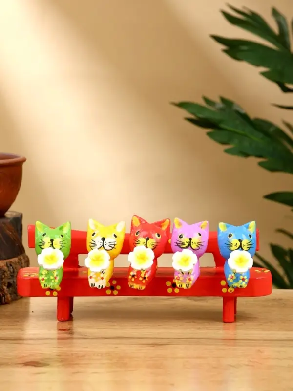 Сувенир "Котята на скамейке" дерево 19х8х6 см, цв. красный