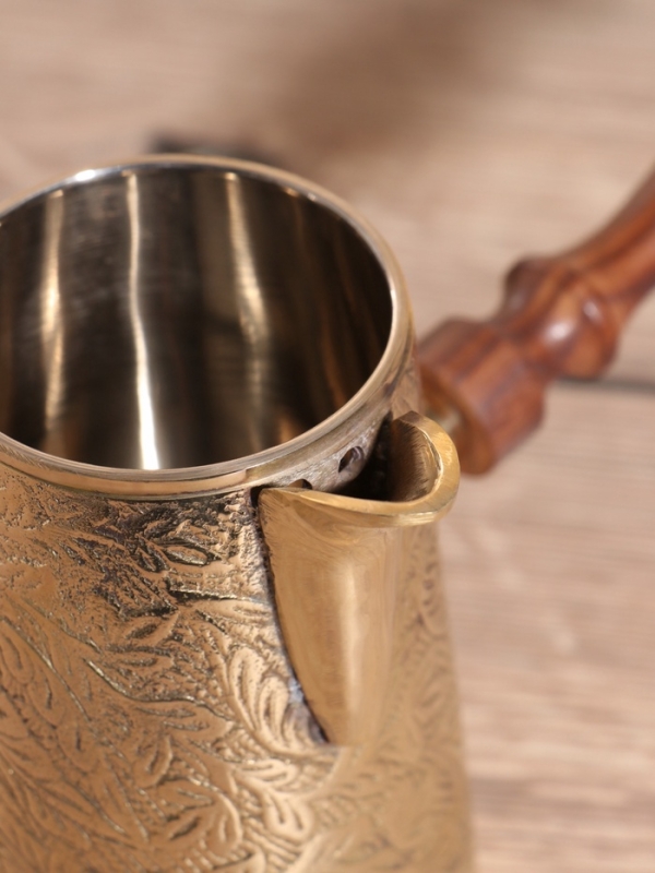 Турка "Золотые узоры" латунь, с деревянной ручкой, 450 мл