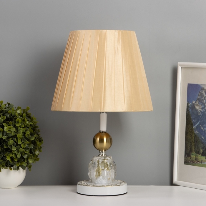 Лампа настольная Лампа настольная "Курс" 1х40Вт Е27+подсветка LED 5Вт золото 25х25х40см