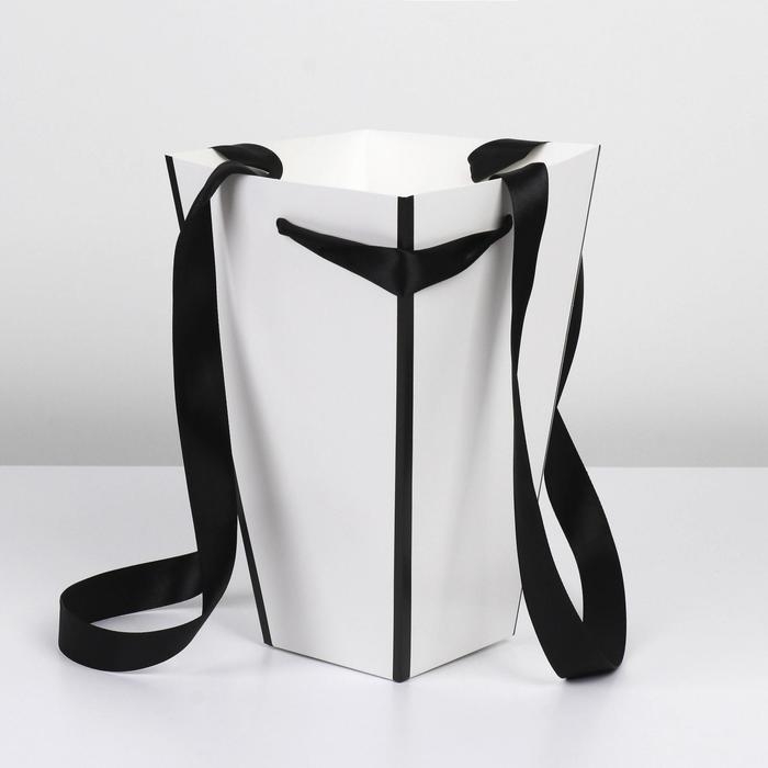 Коробка для цветов на лентах «Шанель», 17 х 25 х 9 см Коробка для цветов на лентах «Шанель», 17 х 25 х 9 см