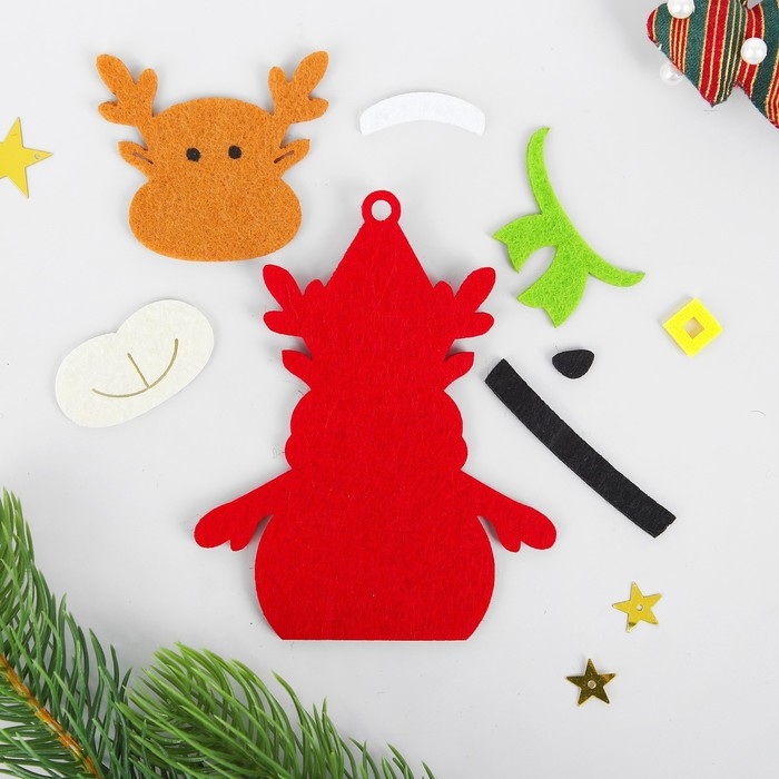 Набор для творчества - создай ёлочное украшение из фетра «Новогодний олень в шарфике» Набор для творчества - создай ёлочное украшение из фетра «Новогодний олень в шарфике»