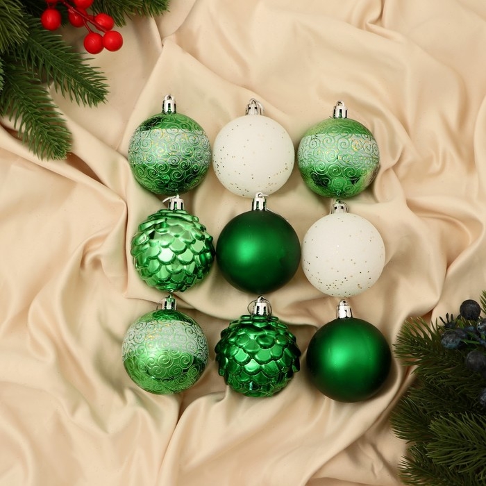 Набор шаров пластик d-5,5 см, 9 шт Набор шаров пластик d-5,5 см, 9 шт "Гармония" шишки завитки, зелёный белый