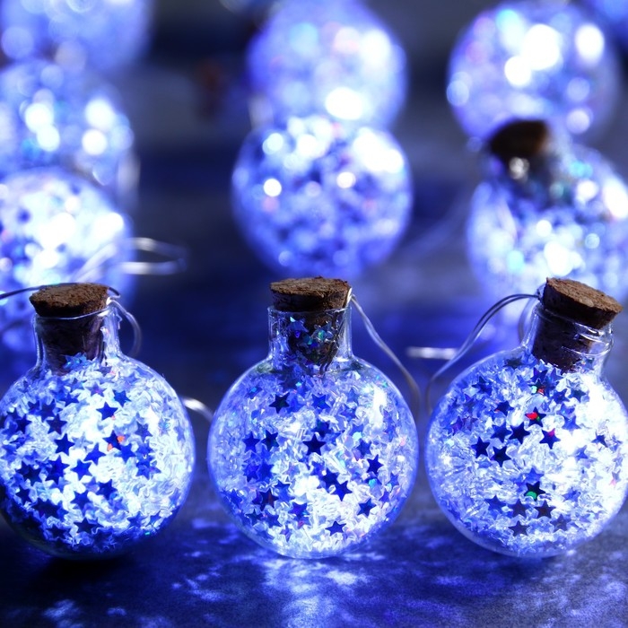 Гирлянда «Нить» 1.6 м с насадками «Шарики с серебристым конфетти», IP20, серебристая нить, 15 LED, батарейки ААх2 (нет в комплекте), свечение белое Гирлянда «Нить» 1.6 м с насадками «Шарики с серебристым конфетти», IP20, серебристая нить, 15 LED, батарейки ААх2 (нет в комплекте), свечение белое