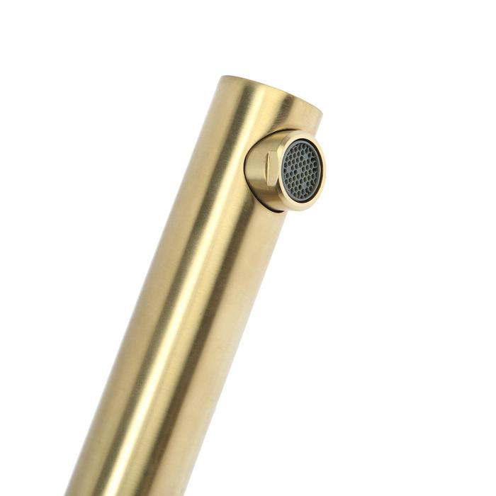 Смеситель для раковины Accoona A90121AW, нажимной, латунь, золото/сатин Смеситель для раковины Accoona A90121AW, нажимной, латунь, золото/сатин