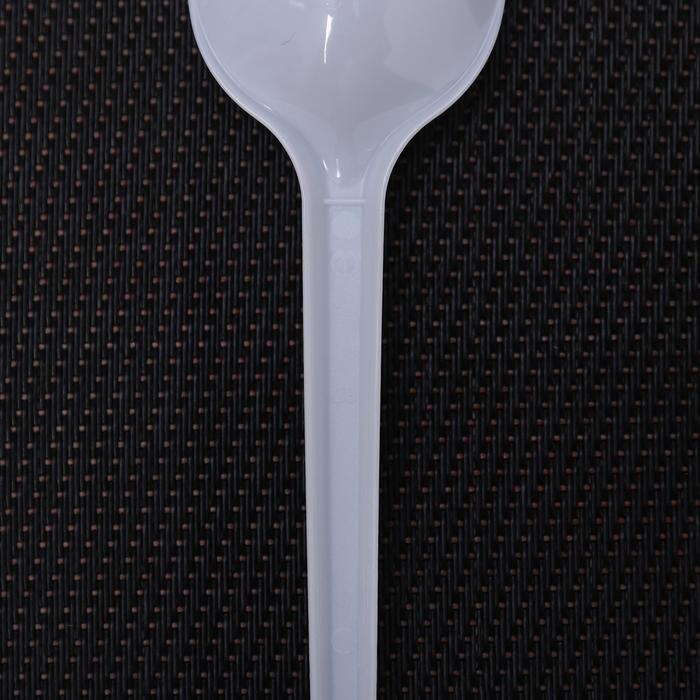 Набор белых пластиковых одноразовых ложек, 16 см, 12 шт Набор белых пластиковых одноразовых ложек, 16 см, 12 шт