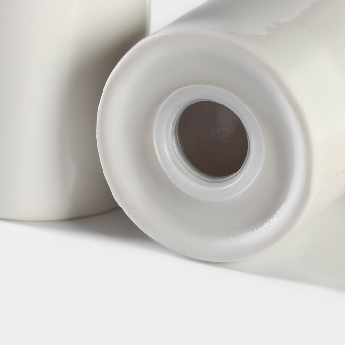 Набор фарфоровый для специй на бамбуковой подставке BellaTenero, 3 предмета: солонка 90 мл, перечница 90 мл, подставка, цвет белый Набор фарфоровый для специй на бамбуковой подставке BellaTenero, 3 предмета: солонка 90 мл, перечница 90 мл, подставка, цвет белый