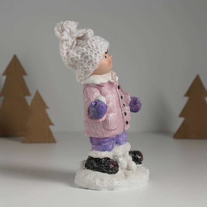 Сувенир керамика  Сувенир керамика "Мальчик в розовой курточке, со снежком" 10,3х7,3х16 см