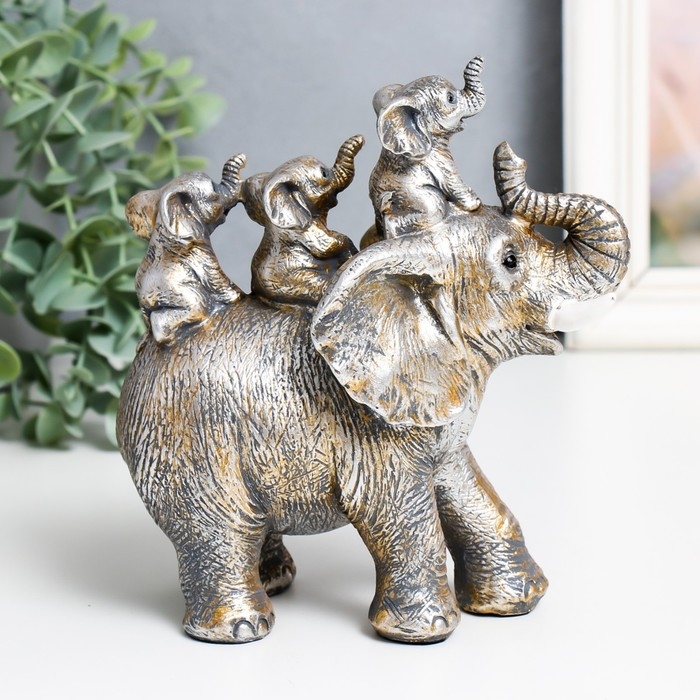 Сувенир полистоун Сувенир полистоун "Слон и три слонёнка на спине" светлое золото 15х8,5х6 см