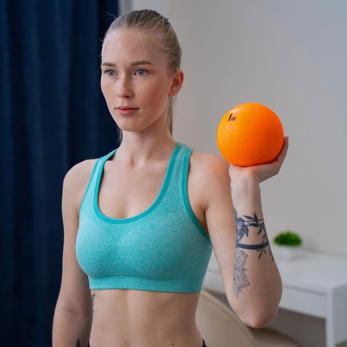 Медицинбол ONLYTOP, 1 кг Медицинбол ONLYTOP, 1 кг