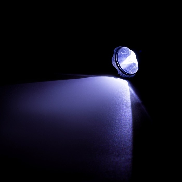 Фонарь ручной аккумуляторный 3 Вт, 1000 мАч, с солнечной панелью 1.2 Вт, 6 В и лампочкой Фонарь ручной аккумуляторный 3 Вт, 1000 мАч, с солнечной панелью 1.2 Вт, 6 В и лампочкой