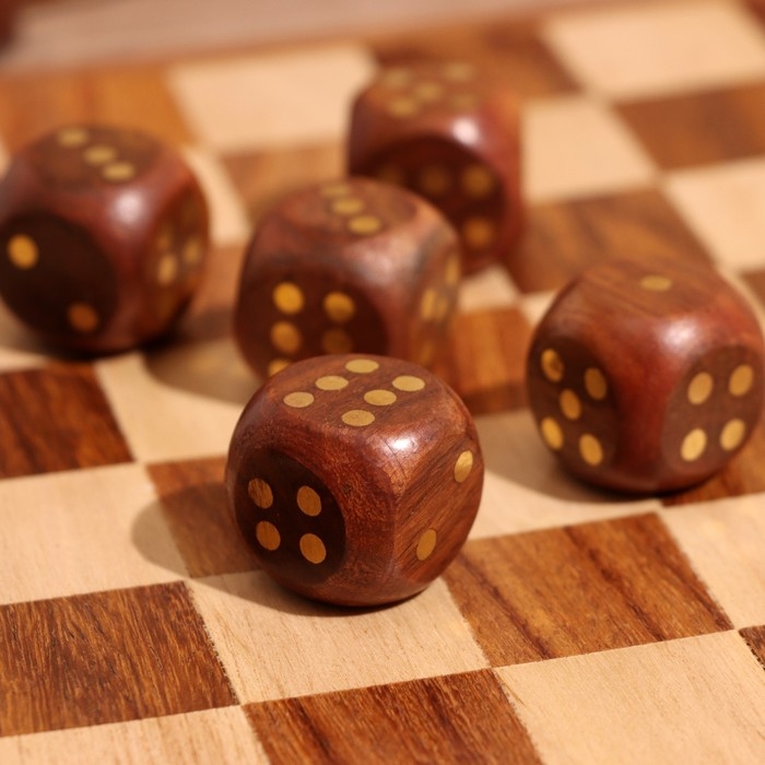 Игра настольная 3в1 (шахматы + домино + кубики), доска 20х20 см, дерево шишам Игра настольная 3в1 (шахматы + домино + кубики), доска 20х20 см, дерево шишам