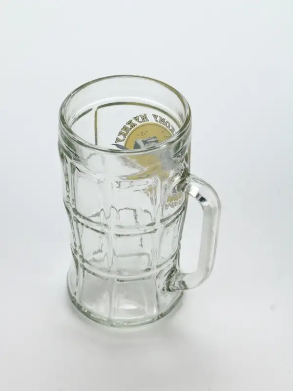 Кружка пивная стеклянная «Крепкому мужику, со светлым будущим», 500 мл Кружка пивная стеклянная «Крепкому мужику, со светлым будущим», 500 мл