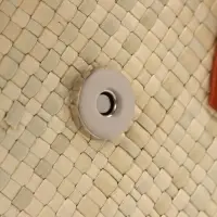 Сумка плетёная на застёжке из пандана, 30&times;10&times;35 см, бежево-коричневая