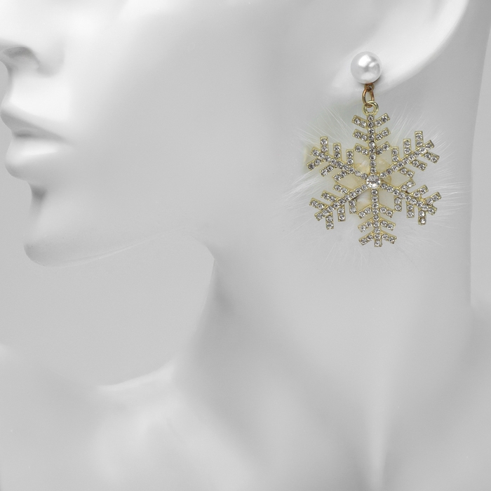 Серьги «Новогодние» пушистая снежинка, цвет белый в золоте Серьги «Новогодние» пушистая снежинка, цвет белый в золоте
