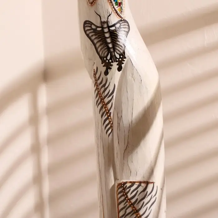 Сувенир дерево "Кошка с бабочкой и бантом из мозаики" белая 100х16х7 см