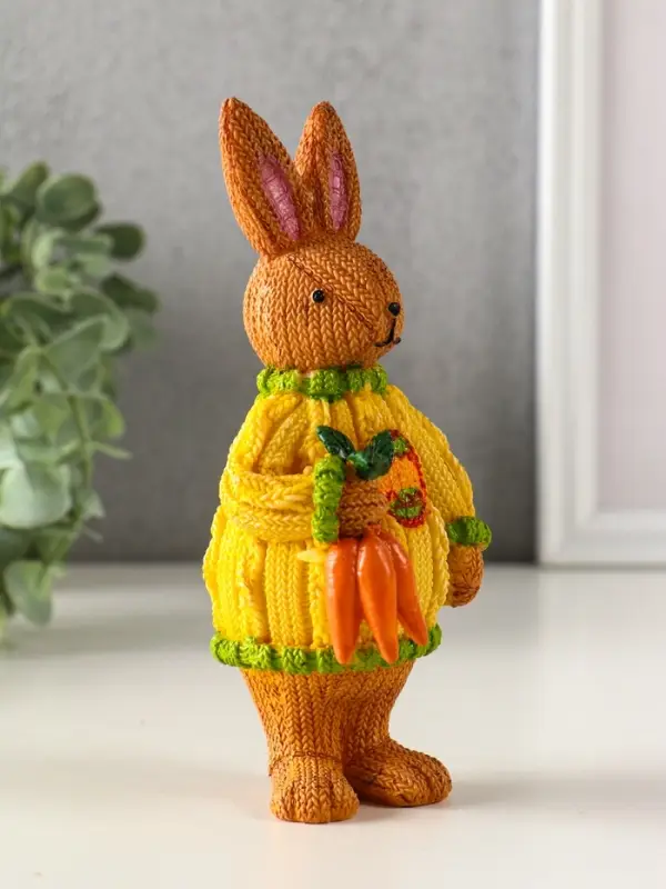 Сувенир полистоун "Заяц в вязанном свитере с охапкой моркови" 6,5х6,5х15,5 см