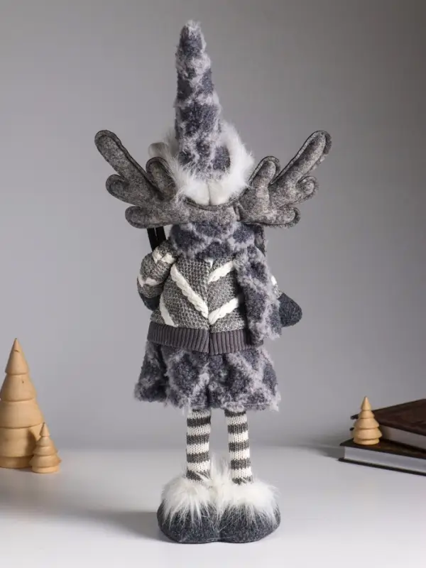 Кукла интерьерная "Лосиха в сером наряде, с лыжами" 14х12х45 см