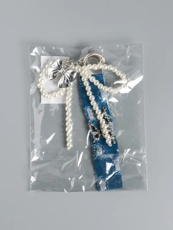 Брелок на карабине с джинс. ремешком Брелок на карабине с джинс. ремешком "Жемчужный бант и бабочка" бусины d=0,5 см 15х10,5х1 см 10904