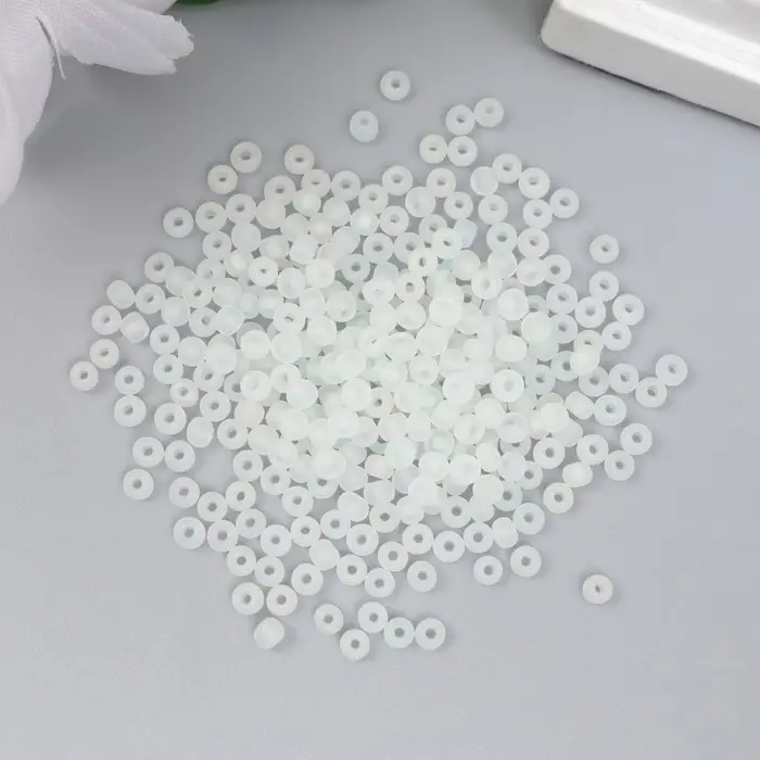 Бисер стекло 8/0  Бисер стекло 8/0 "Матовый полупрозрачный. Бледно-зелёный" 10 гр