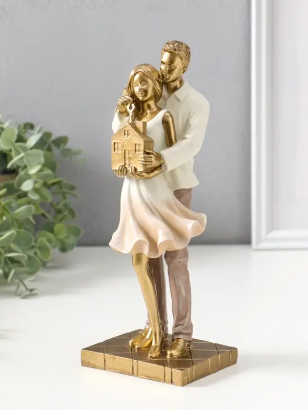 Сувенир полистоун "Молодая семья и покупка дома" 25,5 см