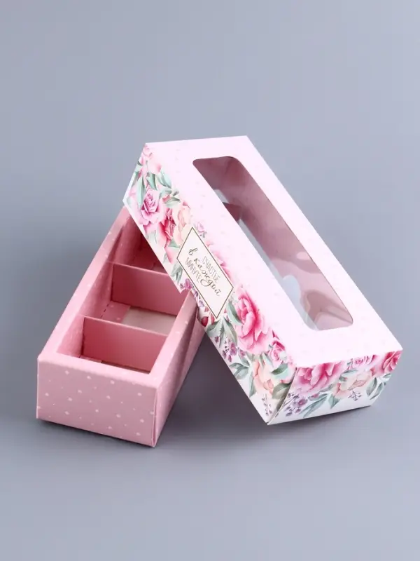 Коробка с обечайкой для 3 конфет, с окном «Презент», 13×5×3.3 см Коробка с обечайкой для 3 конфет, с окном «Презент», 13×5×3.3 см