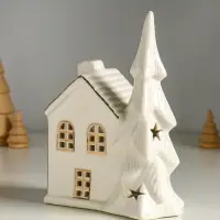 Сувенир керамика свет "Ель у домика" белый с золотом 12х7,5х16 см
