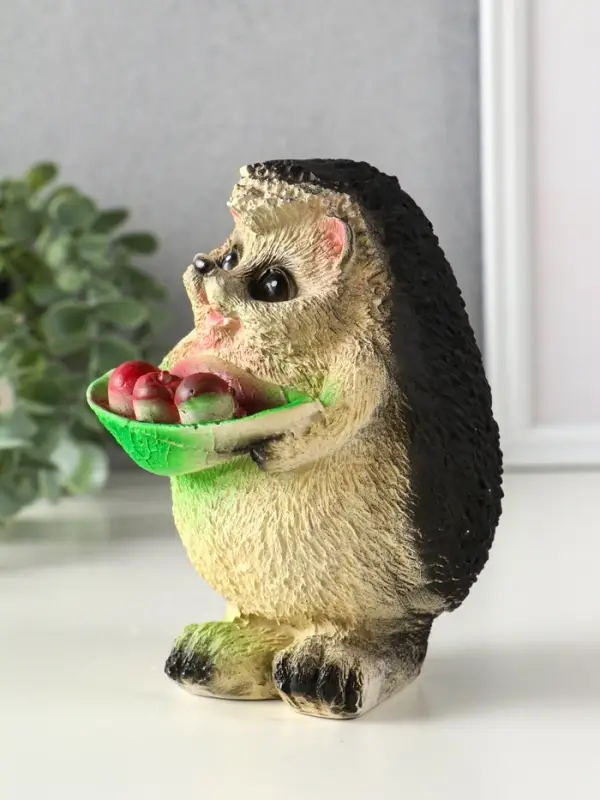 Копилка для денег &laquo;Ежик с ягодами&raquo;, гипс, 14.5&times;10&times;11.5 см