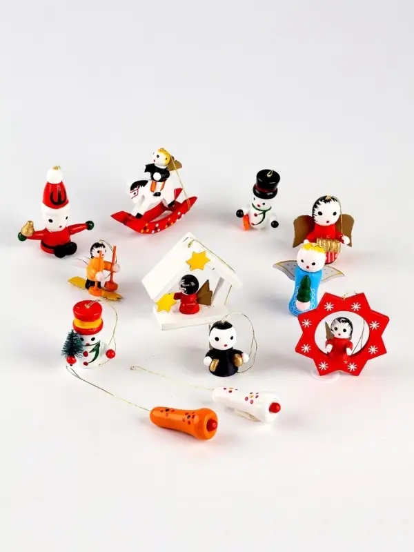 Набор подвесок в деревянной подарочной упаковке 18*17*2,8 Набор подвесок в деревянной подарочной упаковке 18*17*2,8