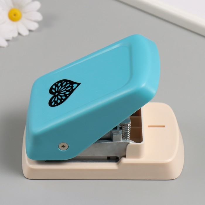 Дырокол фигурный рисунок 5х5 см Дырокол фигурный рисунок 5х5 см "Сердце фигурное" 8.6х14,6х6,9 см