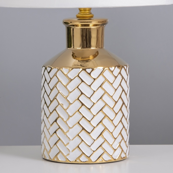 Лампа настольная Лампа настольная "Марта" 1х40Вт Е14 белый/золото 22,5х22,5х36см