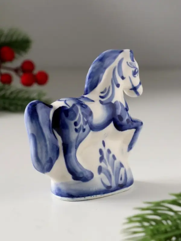 Сувенир Лошадь в траве средняя, 9,5х8,5 см, гжель Сувенир Лошадь в траве средняя, 9,5х8,5 см, гжель