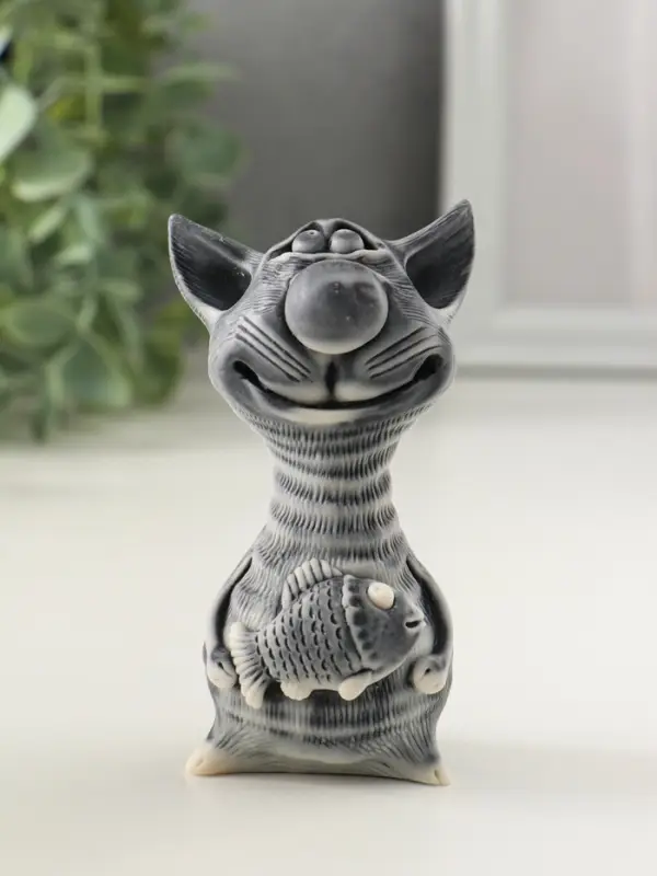 Сувенир Сувенир "Кот худой с рыбой" 9,5 см