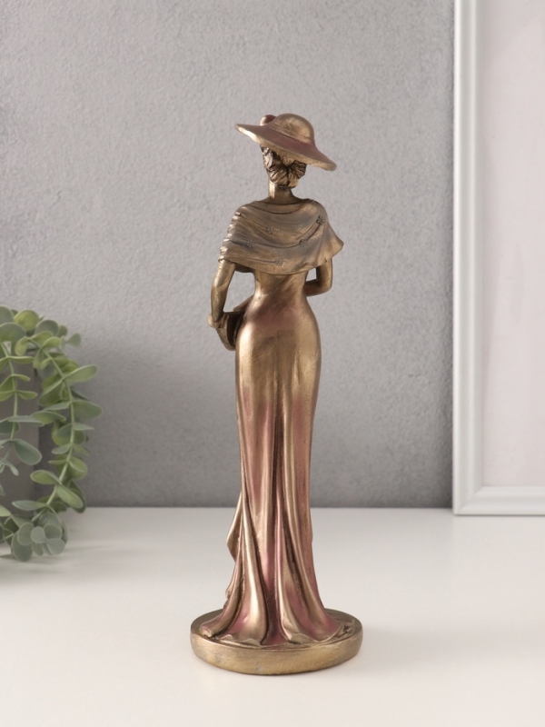 Сувенир полистоун Сувенир полистоун "Леди в шляпке с накидкой на плечах" 8,5х8х26,5 см