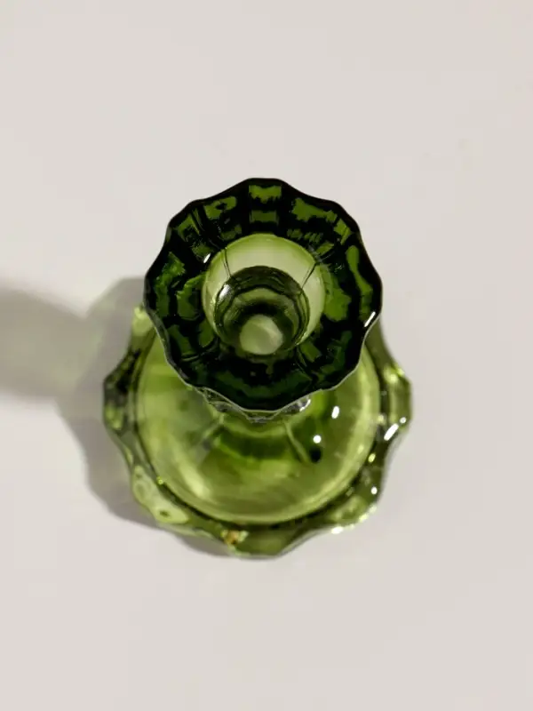 Подсвечник стекло  Подсвечник стекло "Бутон на ножке" зелёный d=2 см 7х7х11 см