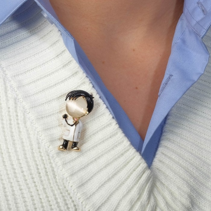 Брошь &laquo;Доктор&raquo; мальчик, цвет чёрно-белый в золоте