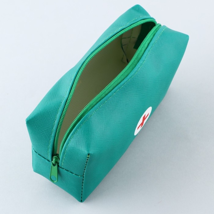 Аптечка дорожная из искусственной кожи  Аптечка дорожная из искусственной кожи "FIRST AID KIT", 14*10*5 см, зеленый цвет