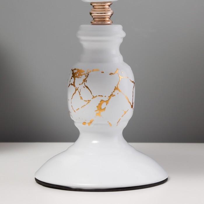 Настольная лампа Настольная лампа "Дорофея" Е27 40Вт бело-золотой 18х18х29 см