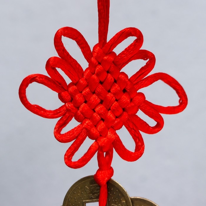 Колокольчики и 6 монет d=2 см на подвеске с узлом счастья Колокольчики и 6 монет d=2 см на подвеске с узлом счастья