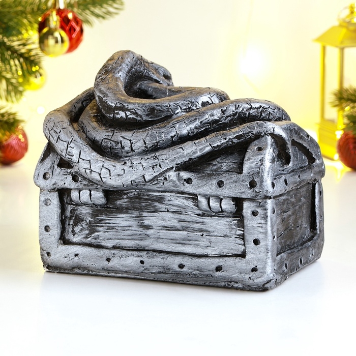 Новый год. Символ 2025. Копилка Новый год. Символ 2025. Копилка "Змея на сундуке" 16х11х14см, серебро