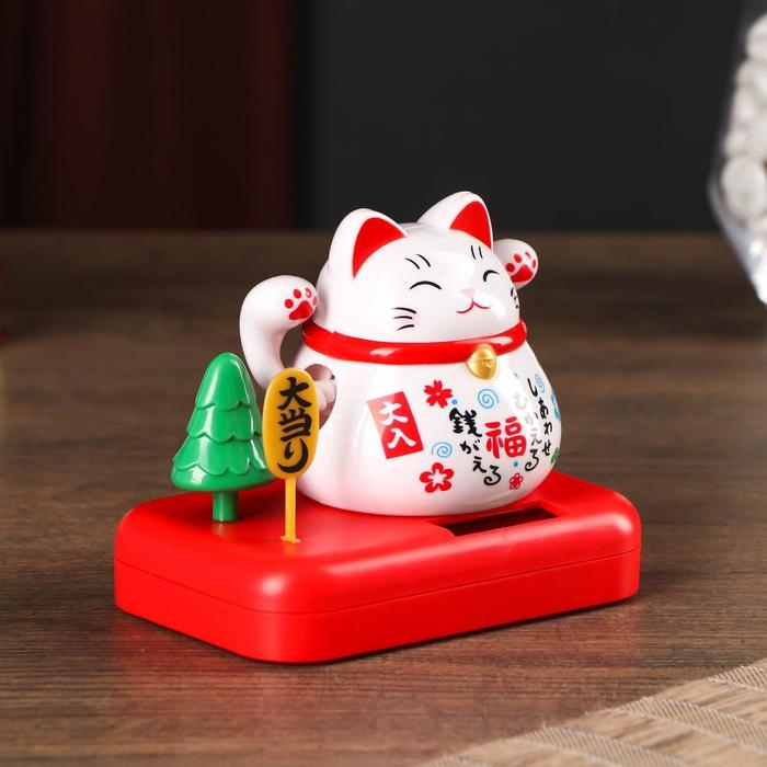 Маятник пластик от солнечной батареи Маятник пластик от солнечной батареи "Кот Манэки-нэко с деревом" белый 8х10х6 см