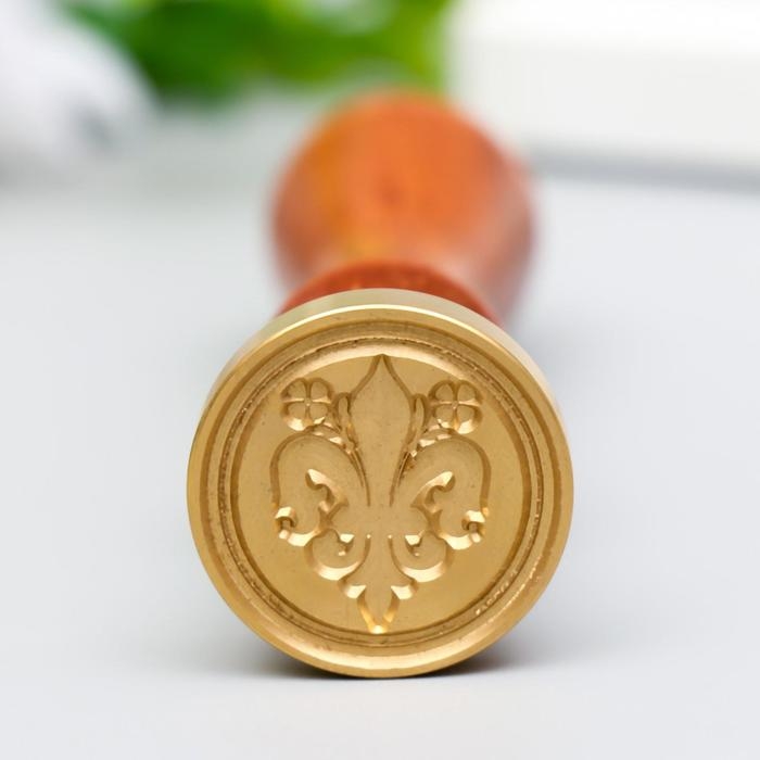 Печать для сургуча с деревянной ручкой Печать для сургуча с деревянной ручкой "Геральдическая лилия с цветами" 9х2,5х2,5 см