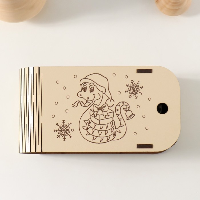 Новогодняя шкатулка  Новогодняя шкатулка "Змея. С подарком" 13х7х4