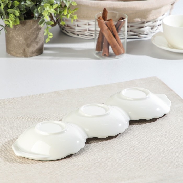 Менажница керамическая 3 ячейки «Лист», 40×12×4 см, цвет белый Менажница керамическая 3 ячейки «Лист», 40×12×4 см, цвет белый