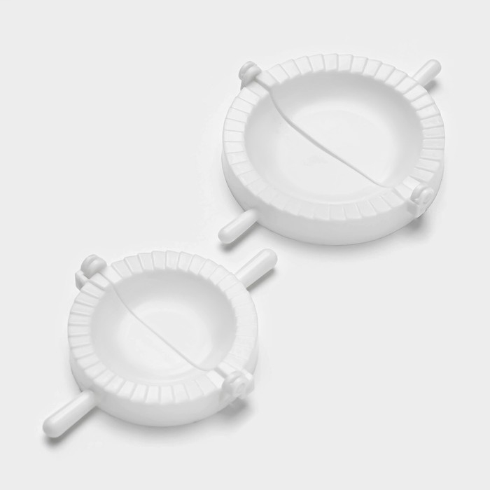 Набор для лепки пельменей Доляна, 3 предмета, формы d=7,5 и 10 см, скалка 21,5 см, МИКС Набор для лепки пельменей Доляна, 3 предмета, формы d=7,5 и 10 см, скалка 21,5 см, МИКС