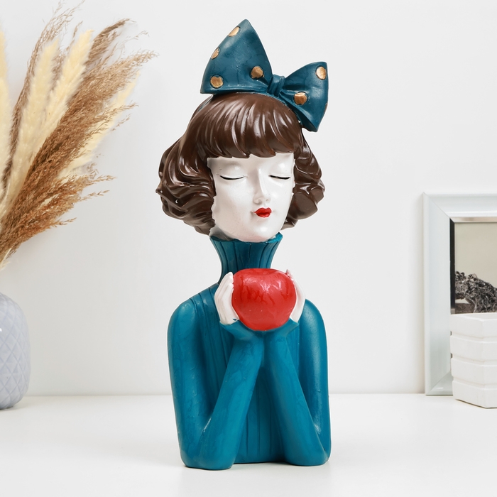 Фигура  Фигура "Девочка с яблоком" 14х14х37см