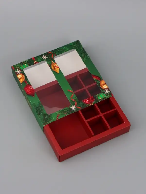 Коробка подарочная для 8 конфет и шоколад &laquo;Новогодняя роскошь&raquo;, 17.7&times;17.8&times;3.8 см